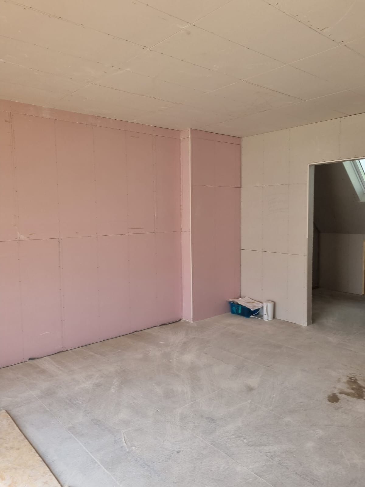 Fitted kitchen installation